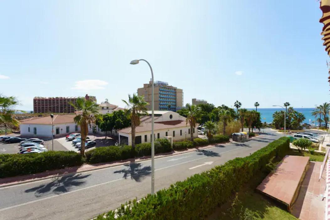 Spacious Beachfront Flat With Sea Views And Private Indoor Parking Benalmádena Eksteriør bilde