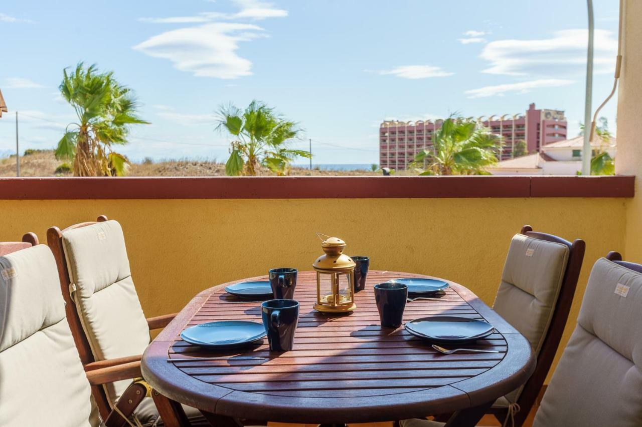 Spacious Beachfront Flat With Sea Views And Private Indoor Parking Benalmádena Eksteriør bilde