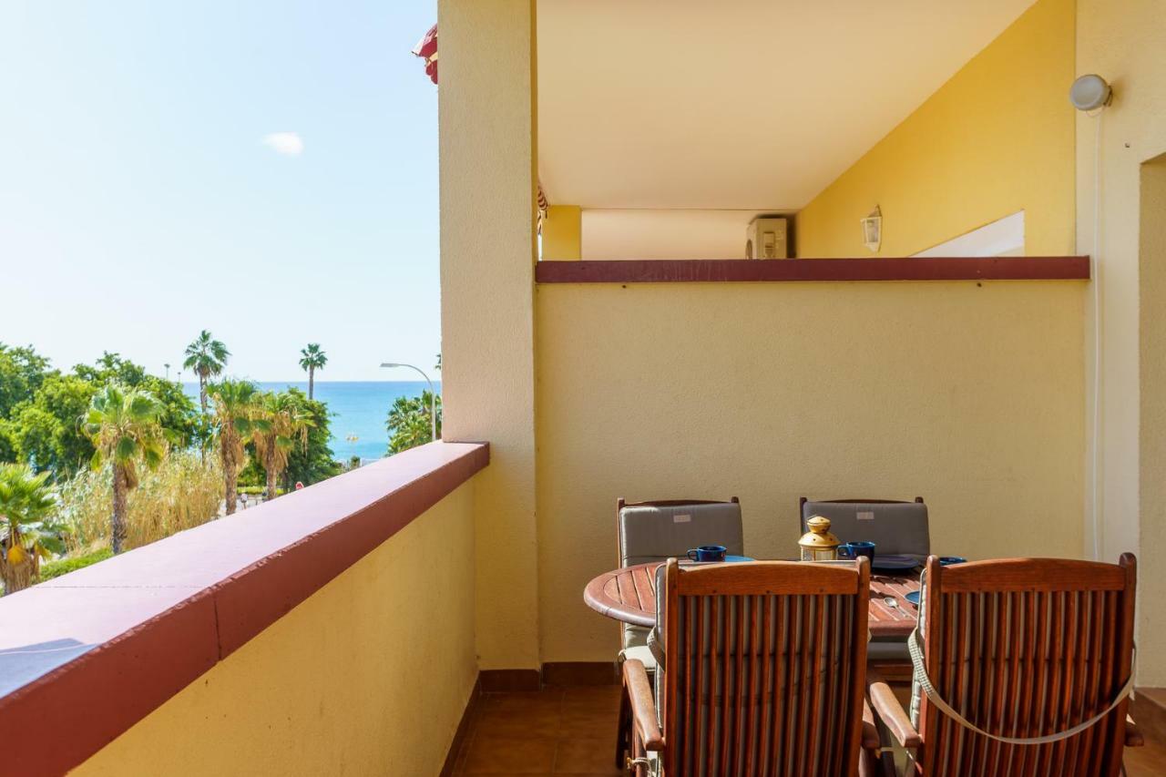 Spacious Beachfront Flat With Sea Views And Private Indoor Parking Benalmádena Eksteriør bilde