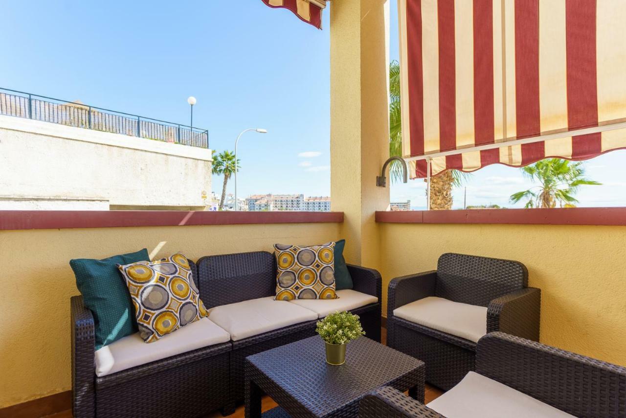 Spacious Beachfront Flat With Sea Views And Private Indoor Parking Benalmádena Eksteriør bilde
