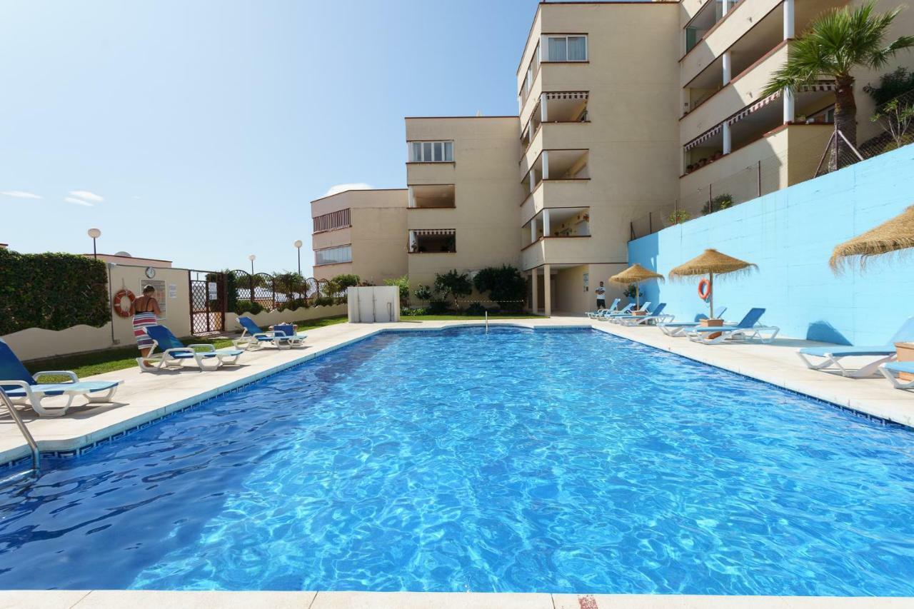 Spacious Beachfront Flat With Sea Views And Private Indoor Parking Benalmádena Eksteriør bilde