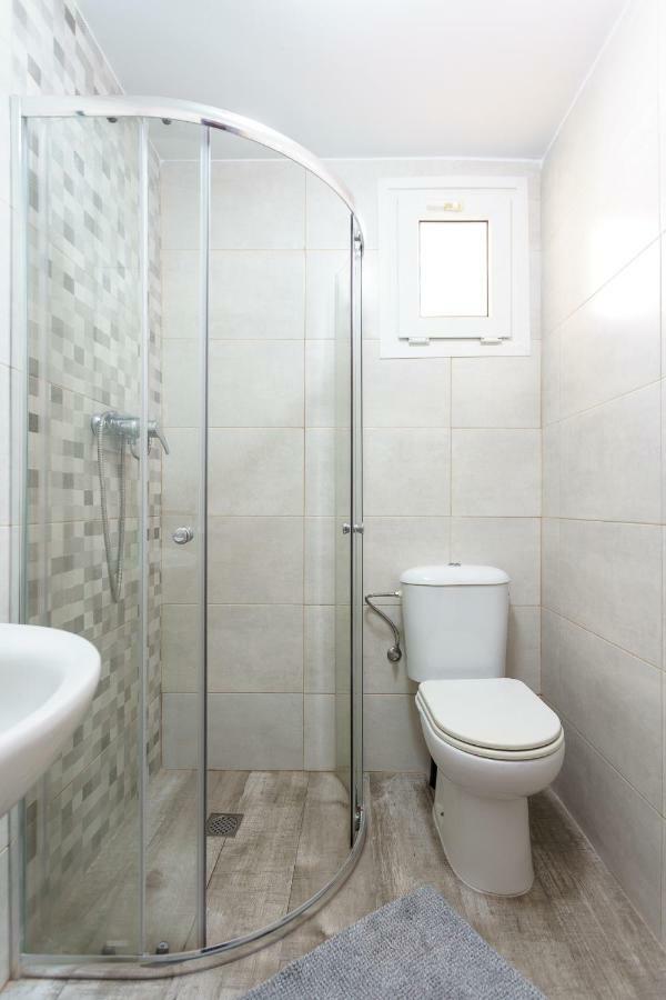 Spacious Beachfront Flat With Sea Views And Private Indoor Parking Benalmádena Eksteriør bilde