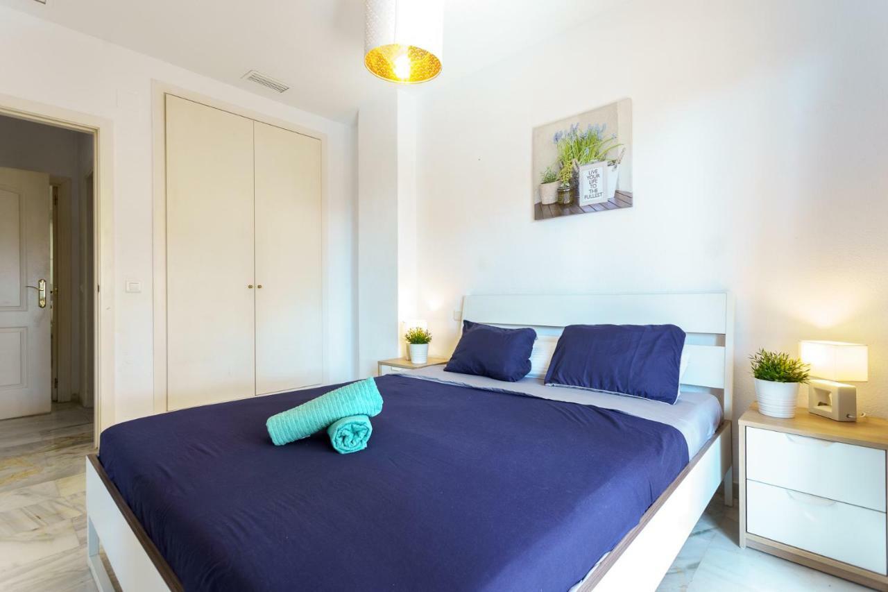 Spacious Beachfront Flat With Sea Views And Private Indoor Parking Benalmádena Eksteriør bilde