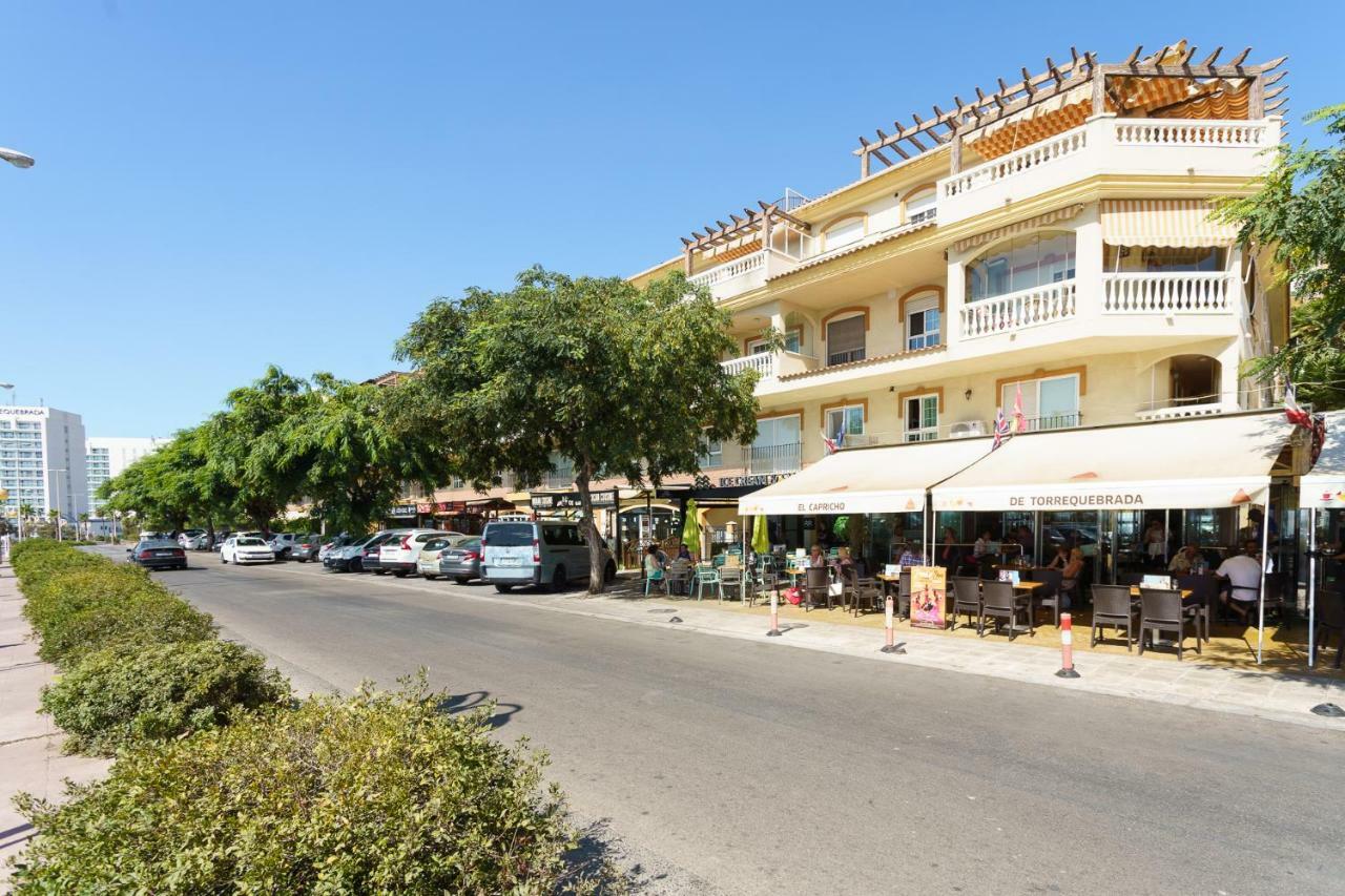 Spacious Beachfront Flat With Sea Views And Private Indoor Parking Benalmádena Eksteriør bilde