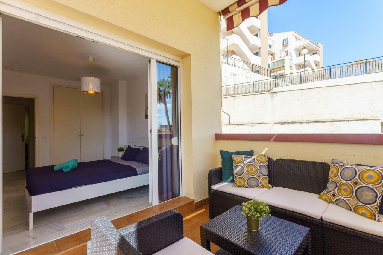 Spacious Beachfront Flat With Sea Views And Private Indoor Parking Benalmádena Eksteriør bilde