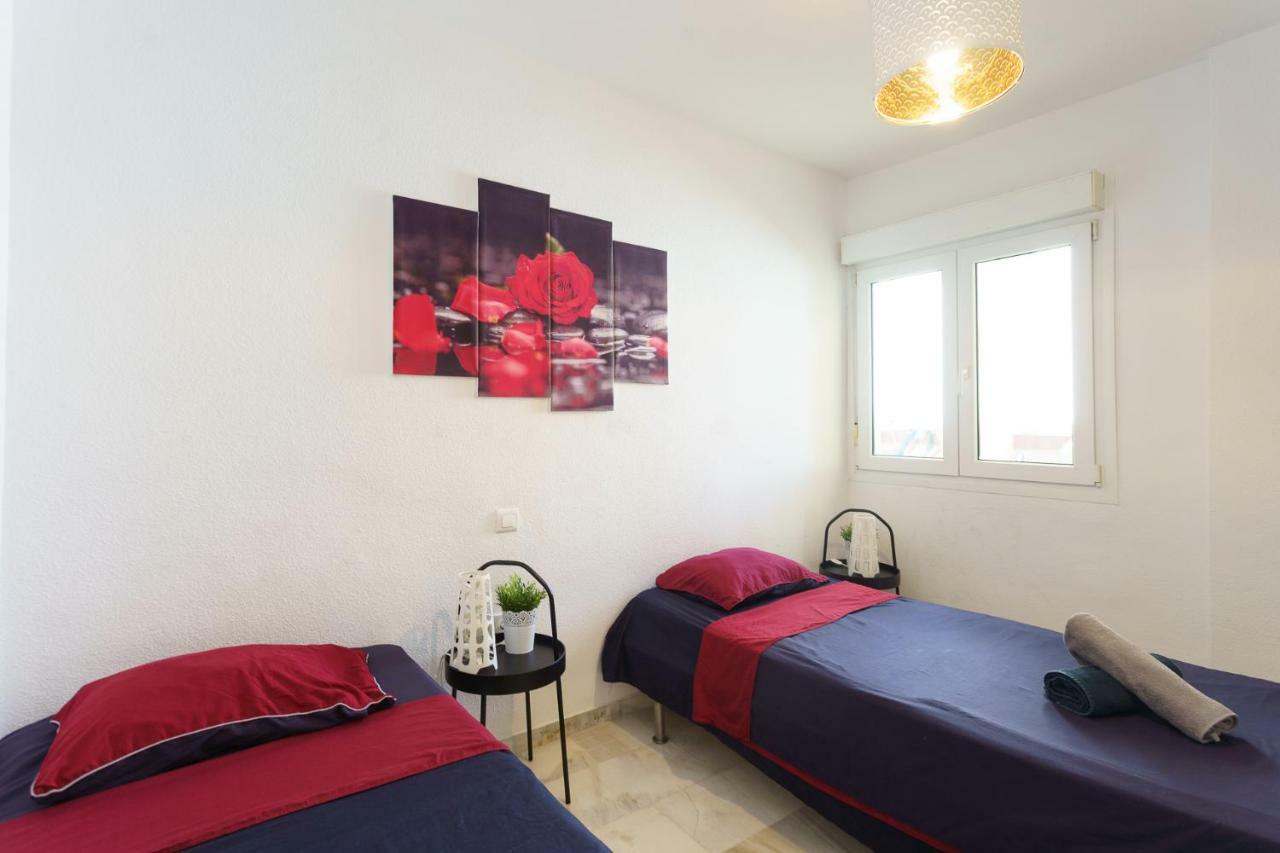 Spacious Beachfront Flat With Sea Views And Private Indoor Parking Benalmádena Eksteriør bilde