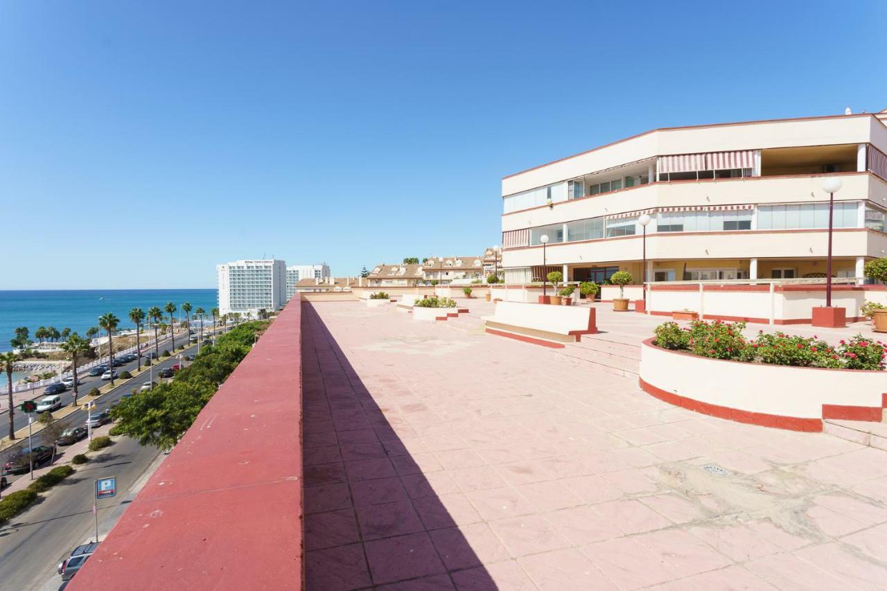 Spacious Beachfront Flat With Sea Views And Private Indoor Parking Benalmádena Eksteriør bilde