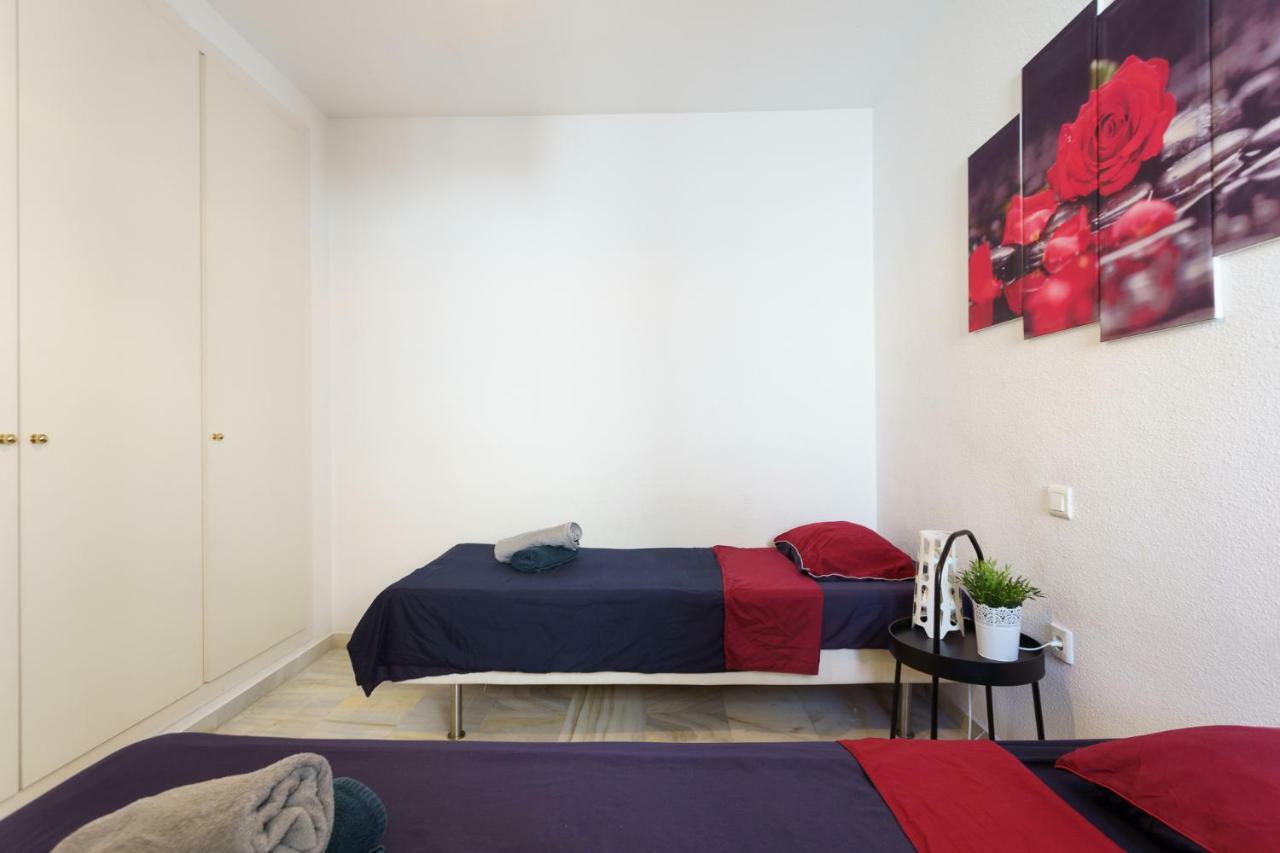 Spacious Beachfront Flat With Sea Views And Private Indoor Parking Benalmádena Eksteriør bilde